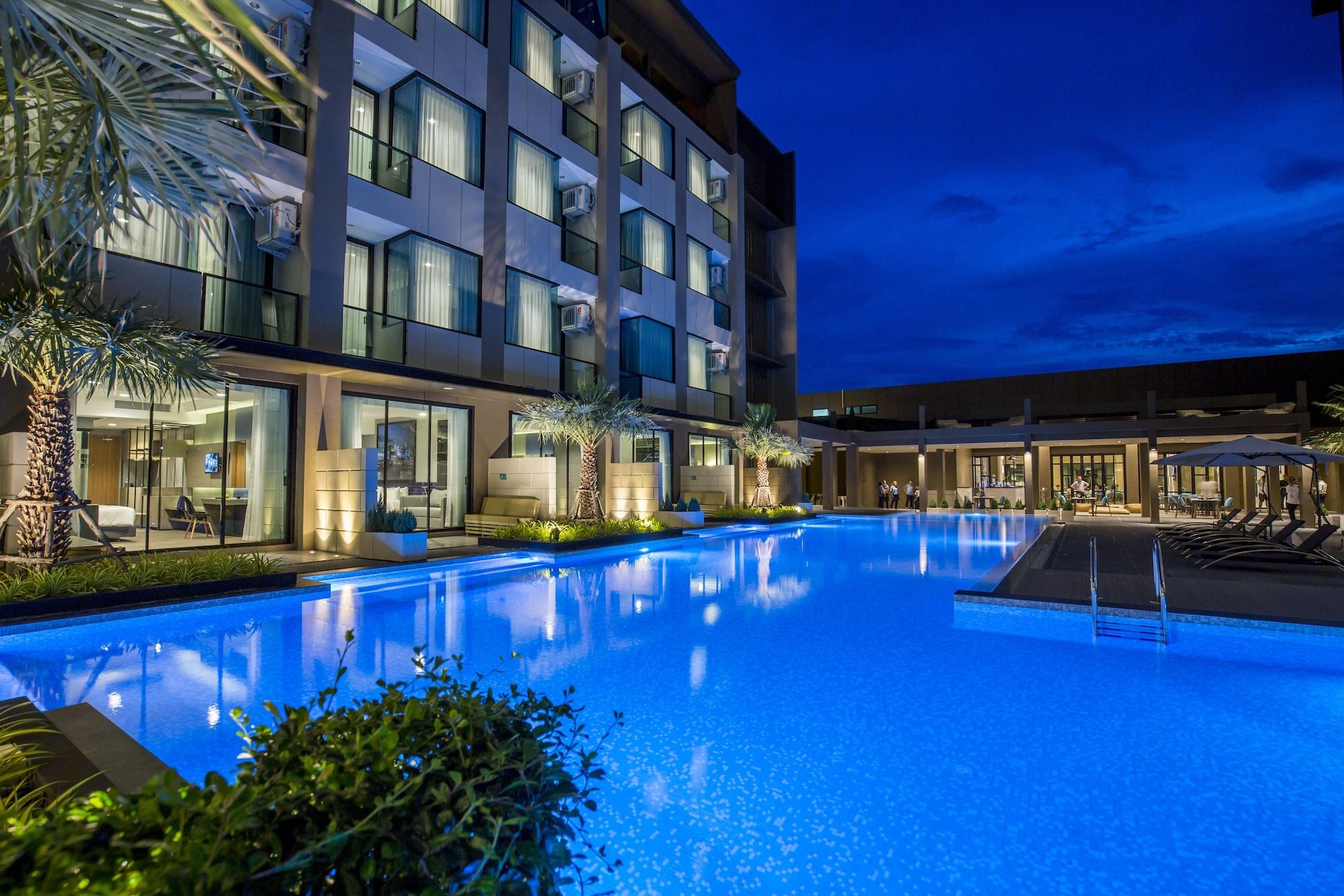 The Crystal Hotel Buriram - Formerly X2 Vibe Buri Ram Zewnętrze zdjęcie
