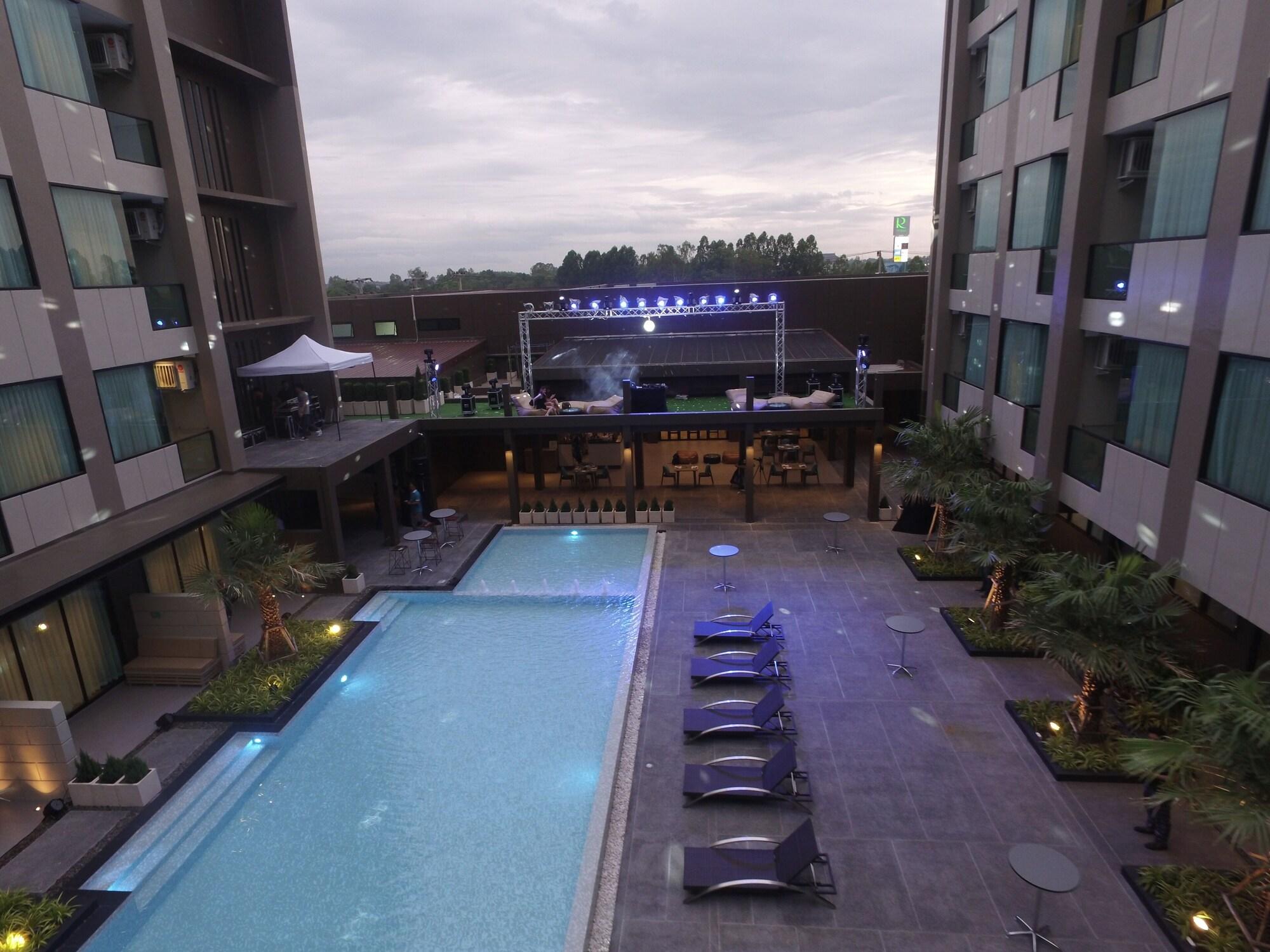 The Crystal Hotel Buriram - Formerly X2 Vibe Buri Ram Zewnętrze zdjęcie