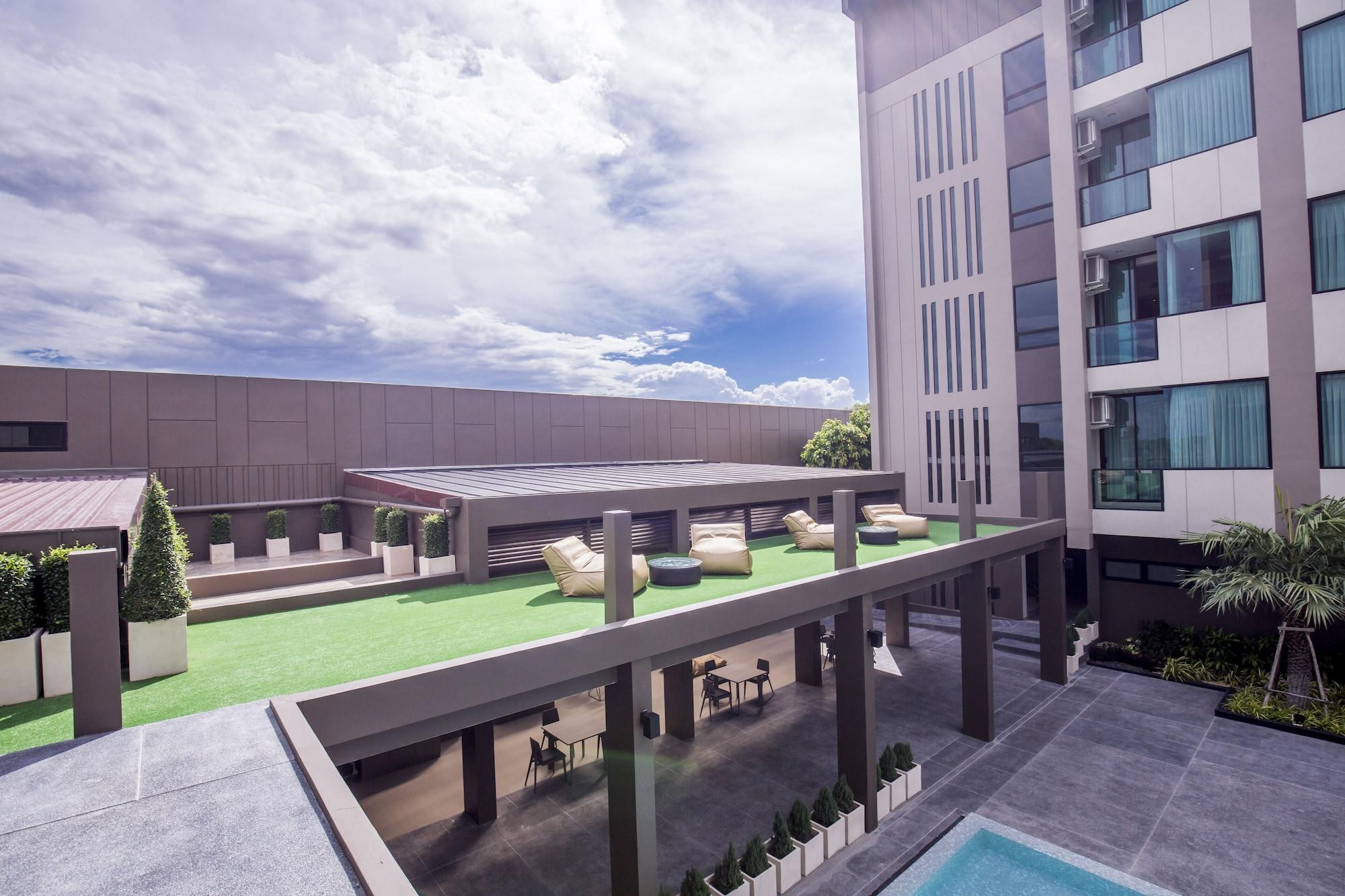 The Crystal Hotel Buriram - Formerly X2 Vibe Buri Ram Zewnętrze zdjęcie
